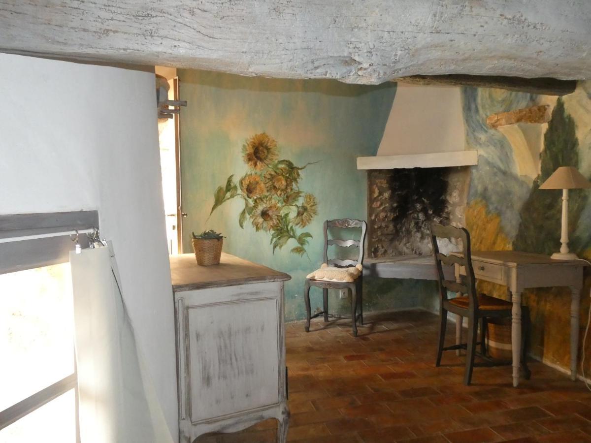 Le Jas Des Aiguiers Hotel Saint-Saturnin-lès-Apt Exterior photo